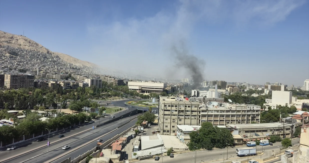 Izraelskim zračnim napadom pogođena zgrada Generalštaba sirijske vojske u Damasku//