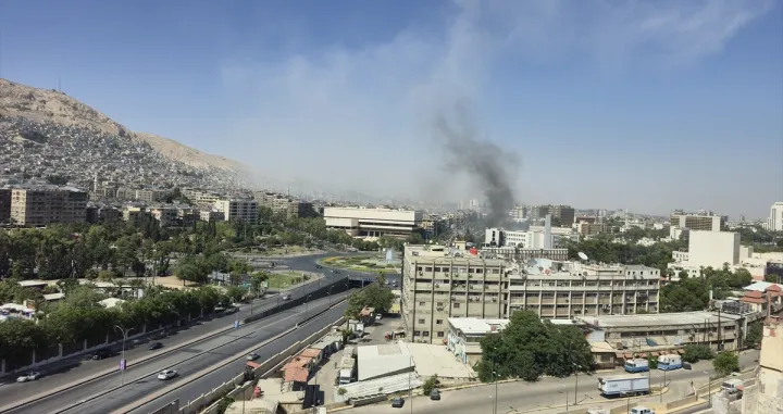 Izraelskim zračnim napadom pogođena zgrada Generalštaba sirijske vojske u Damasku//