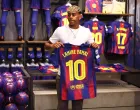 Soccer Football - Lamine Yamal signs contract extension with FC Barcelona - Barcelona, Spain - July 16, 2025 FC Barcelona's Lamine Yamal poses with a shirt during his contract extension signing REUTERS/Albert Gea