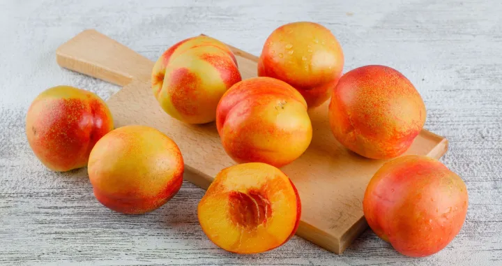 Nektarine - ljeto u jednoj voćki//