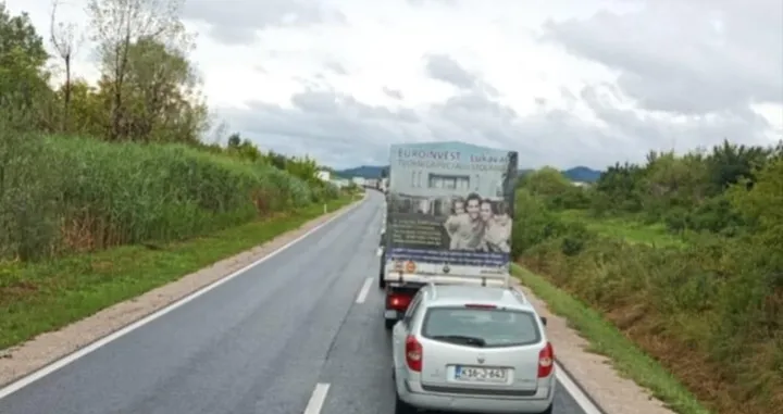 Udes kod Lukavca, poginuo vozač, saobraćaj obustavljen/Viber