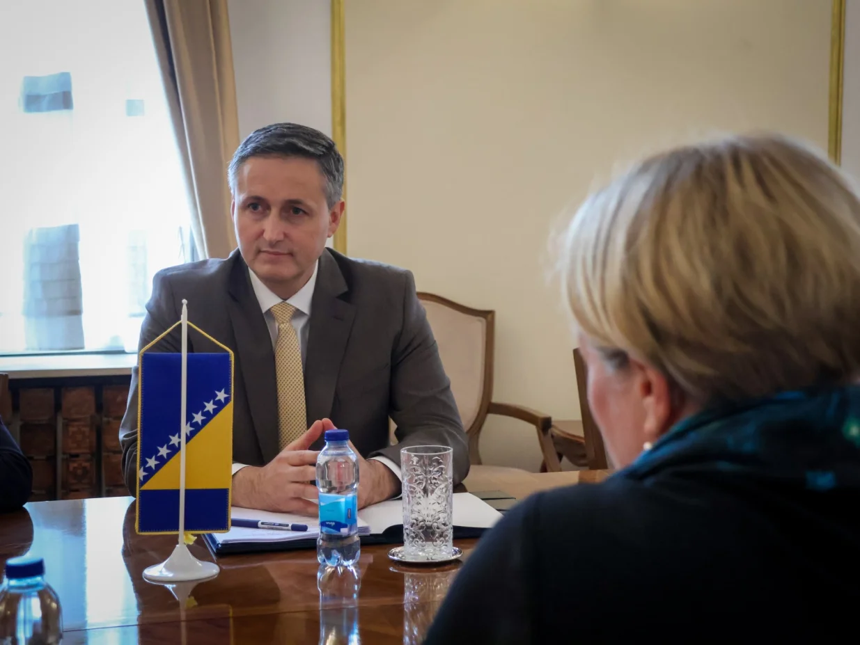 Denis Bećirović s ambasadorima i predstavnicima ambasada zemalja članica grupe Prijatelji Zapadnog Balkana u Predsjedništvu BiH//