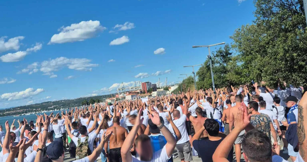 Korteo Manijaka u Kopru (FOTO: Oslobođenje)