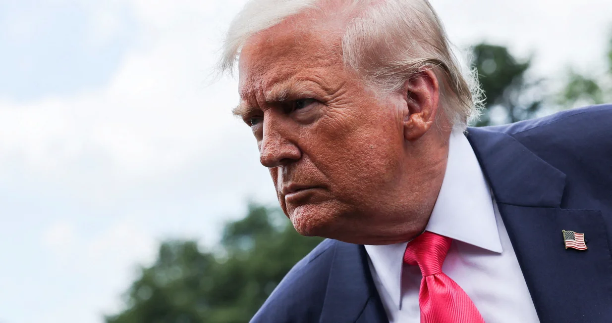 U.S. President Donald Trump speaks with reporters, as he departs for travel to Pennsylvania from the South Lawn at the White House in Washington, D.C. U.S., July 15, 2025. REUTERS/Jonathan Ernst/Jonathan Ernst