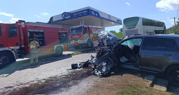 Saobraćajna nesreća, sudarili se autobus i putnički automobil u mjestu Saničani kod Prijedora/Vatrogasci Prijedor