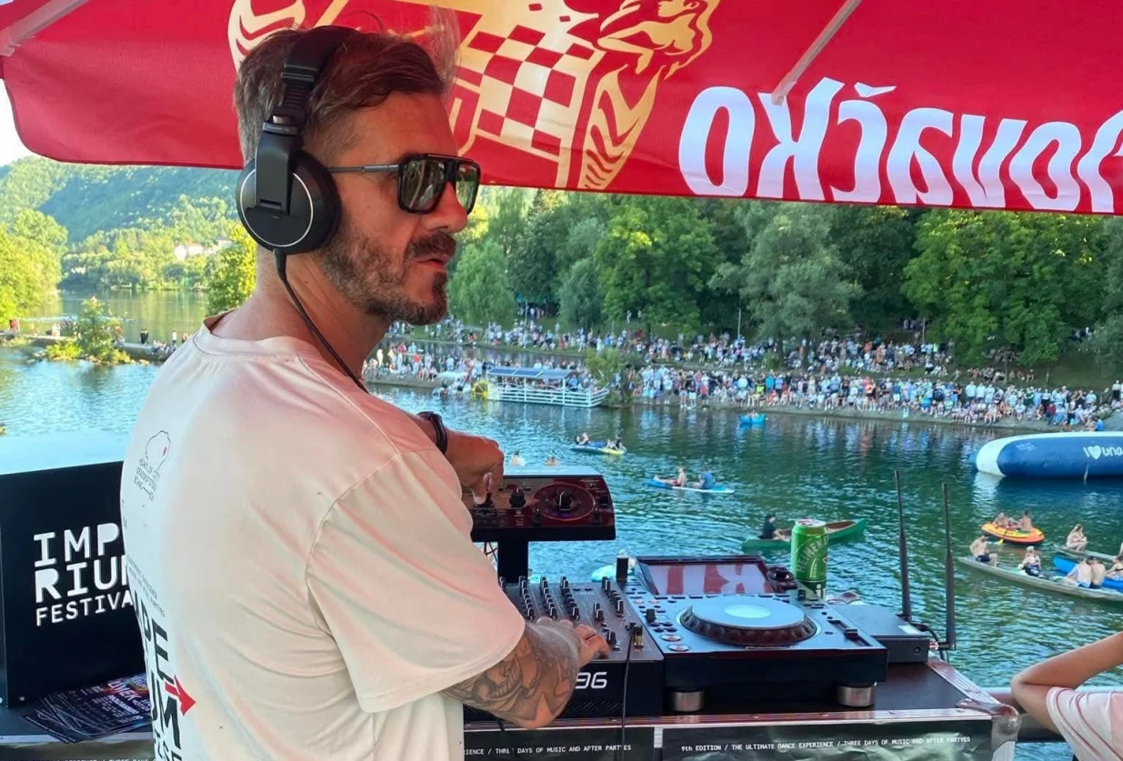 Dj Inis i Una regata/