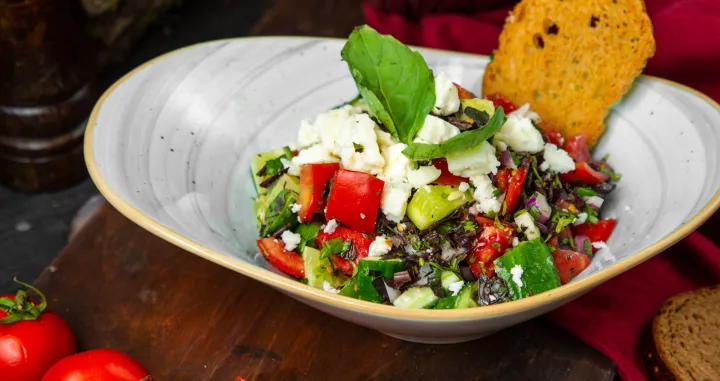 salate, pileće salate, ljeto, ishrana/Ilustracija/Freepik