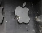 epa10261082 A damaged Apple logo at a shop after shelling in Mykolaiv, southern Ukraine, 23 October 2022. Russian troops on 24 February entered Ukrainian territory, starting a conflict that has provoked destruction and a humanitarian crisis. EPA/HANNIBAL HANSCHKE/Hannibal Hanschke