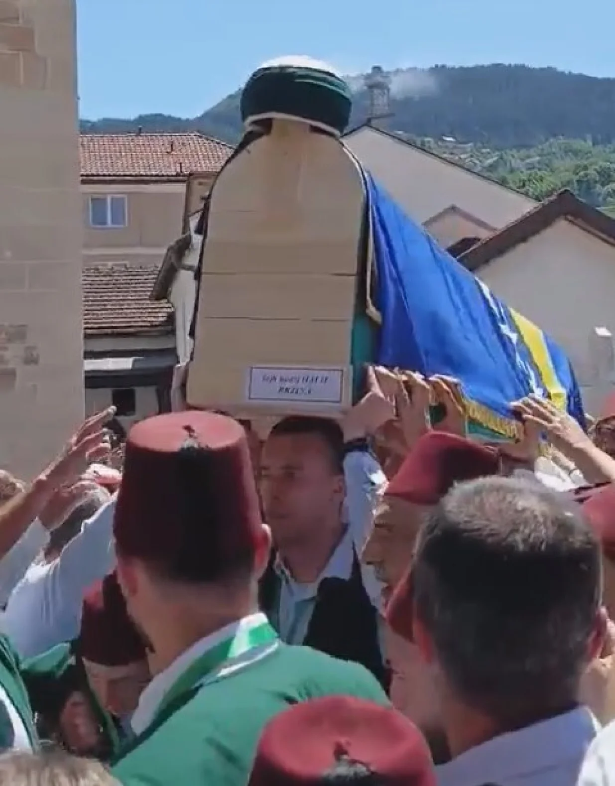 Halil brzina klanjana dženaza u begovoj džamiji/Screenshot