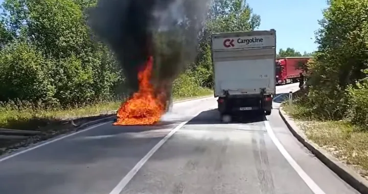 Na rostovu izgorio automobil/Screenshot/Screenshot