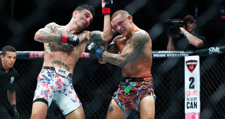 Jul 19, 2025; New Orleans, Louisiana, UNITED STATES; Max Holloway (red gloves) fights against Dustin Poirier (blue gloves) during UFC 318 at Smoothie King Center. Mandatory Credit: Stephen Lew-Imagn Images