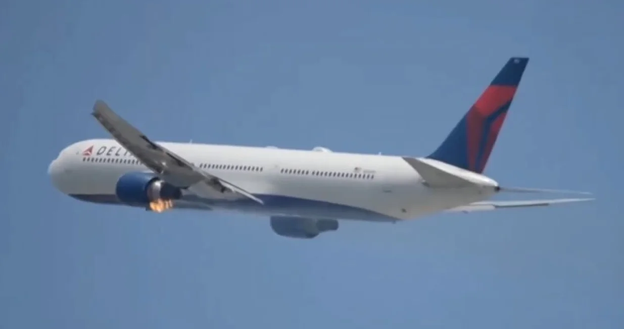 Boeing 767 motor se zapalio prilikom polijetanja/Screenshot