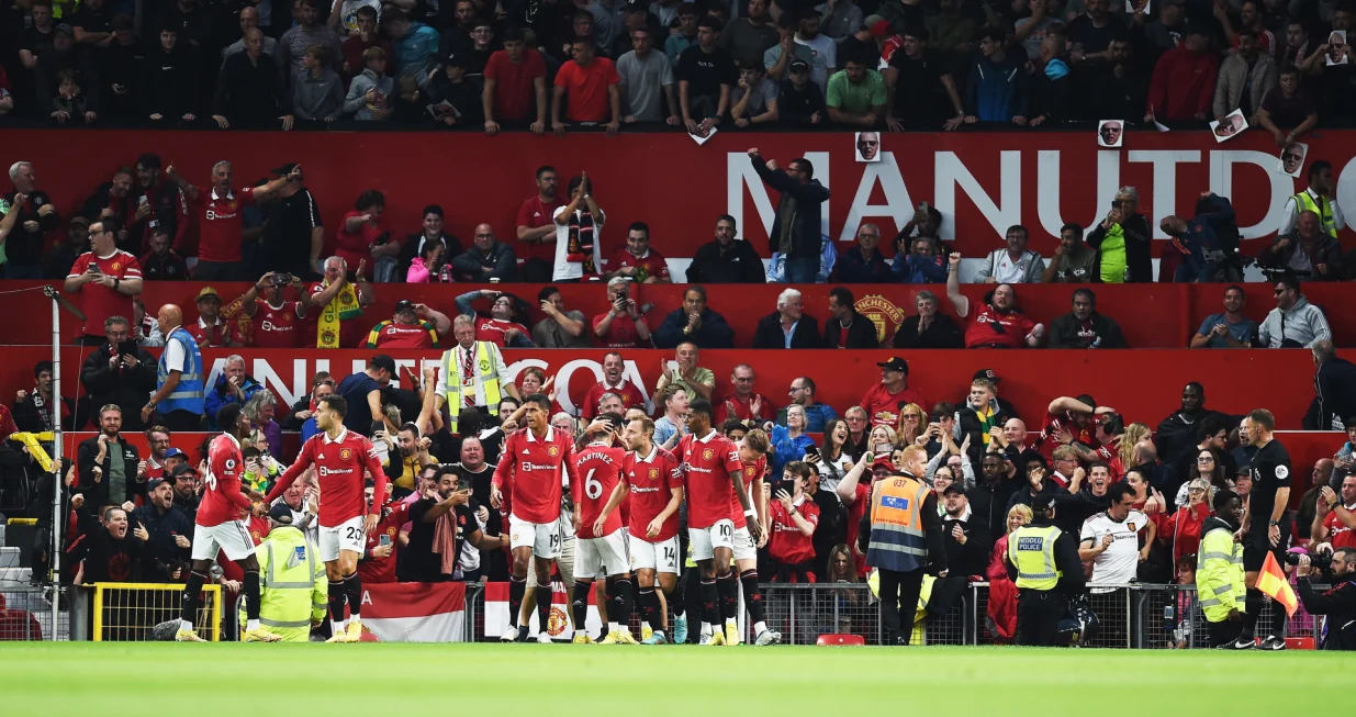 epa10133909 Manchester United celebrate after Jadon Sancho scored during the English Premier League soccer match between Manchester United and Liverpool FC in Manchester, Britain, 22 August 2022. EPA/PETER POWELL EDITORIAL USE ONLY. No use with unauthorized audio, video, data, fixture lists, club/league logos or 'live' services. Online in-match use limited to 120 images, no video emulation. No use in betting, games or single club/league/player publications