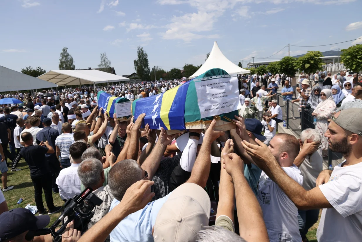 Kamičani kolektivna dženaza/Mina