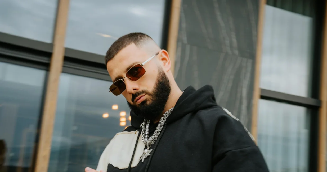 Sajfer je objavio tri nove pjesme/