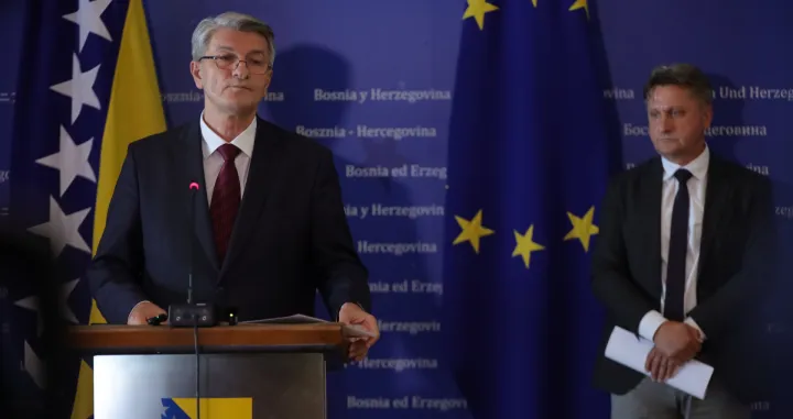 Konferencija za medije poslanika u Predstavničkom domu Parlamentarne skupštine Bosne i Hercegovine Šemsudina Mehmedovića i Jasmina Emrića/Senad Gubelić