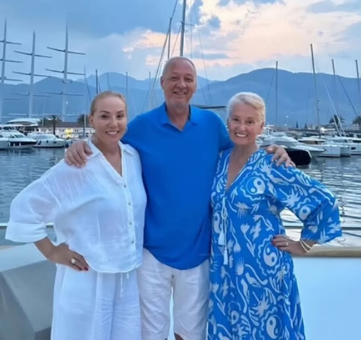 Lepa Brena sa bratom Farukom i sestrom Faketom/