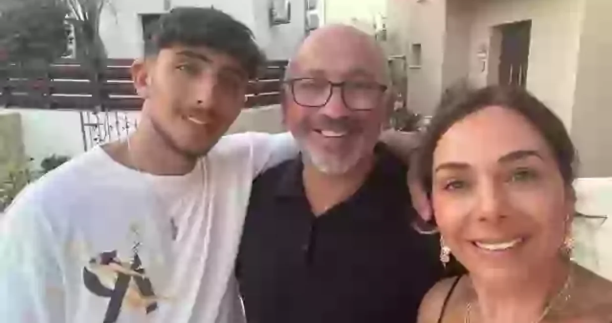 Vlasnik prodavnice čipsa Costas Fantis počeo je osjećati miris karamele, a zatim je dobio strašnu dijagnozu (SWNS)/