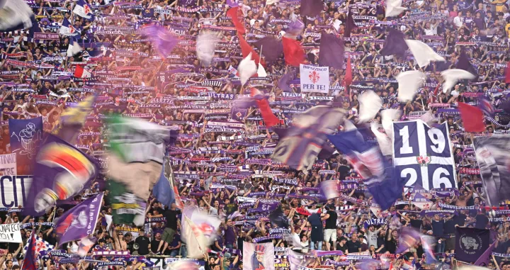 epa09964024 Fiorentina's supporters cheer for their team during the Italian Serie A soccer match ACF Fiorentina vs Juventus FC at Artemio Franchi Stadium in Florence, Italy, 21 May 2022. EPA/CLAUDIO GIOVANNINI