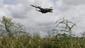 epa10109620 A Taiwanese Air Force Mirage 2000-5 fighter jet approaches an airbase for landing in Hsinchu, Taiwan, 07 August 2022. Following a visit of US House of Representatives Speaker Pelosi to Taiwan, the Chinese military started to hold a series of live-fire drills in six maritime areas around Taiwan's main islan from 04 to 07 August 2022. EPA/RITCHIE B. TONGO/Ritchie B. Tongo