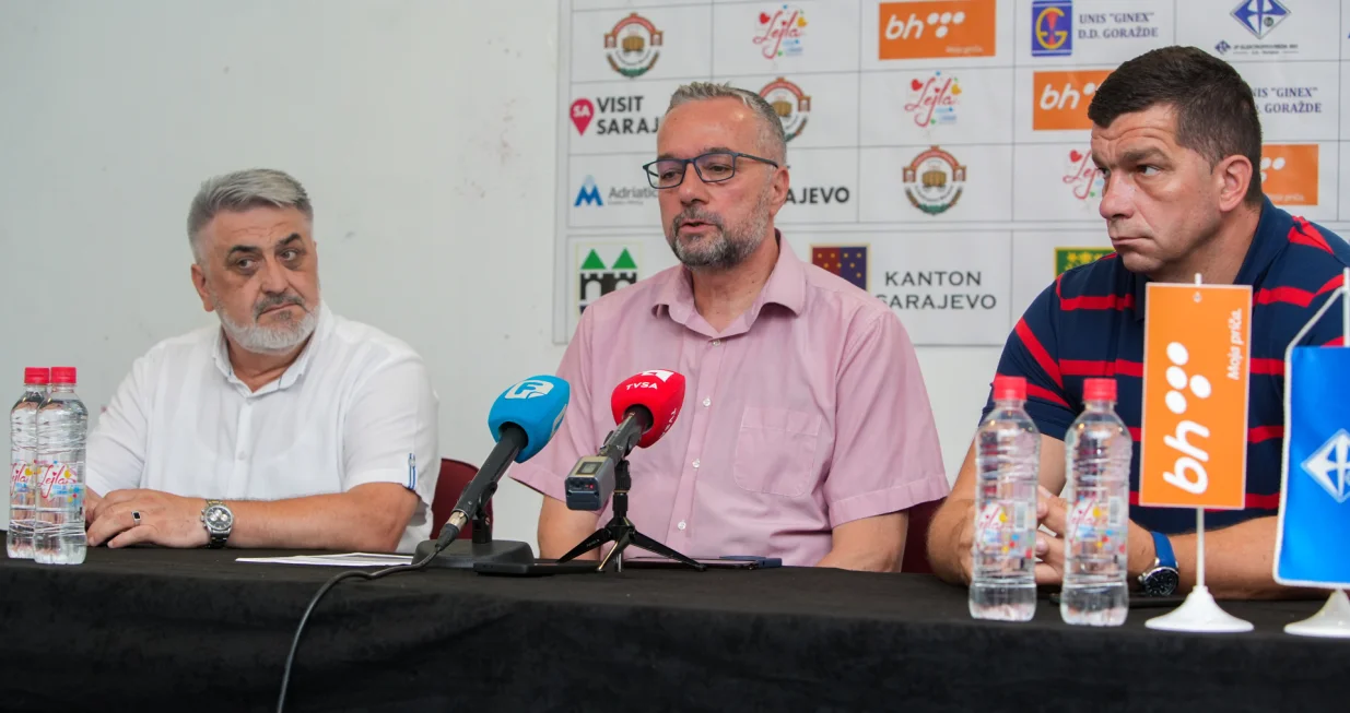 Sjedeća odbojka press konferencija