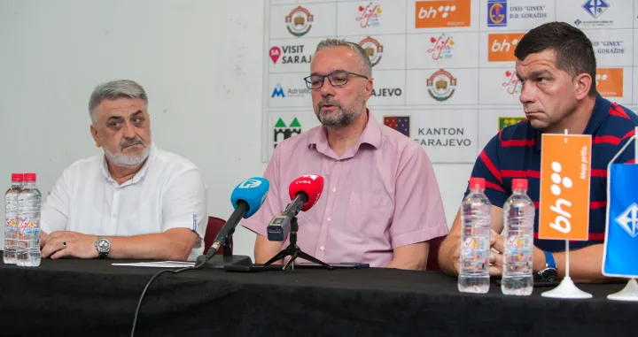 Sjedeća odbojka press konferencija