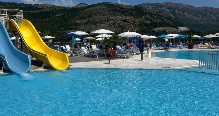 Užas nakon pada sa vodenog tobogana na otoku Rabu/