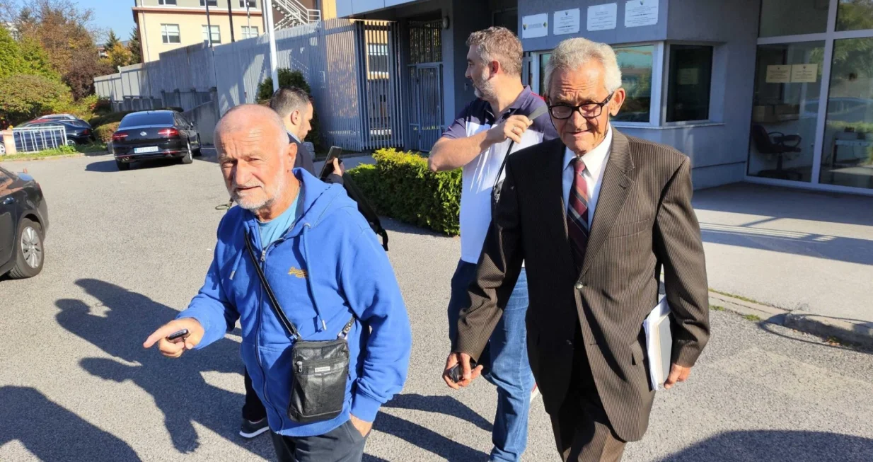 Mile Ujić (desno) prilikom jednog od ranijih dolazaka u Sud BiH/Detektor