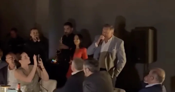 Dodik se dohvatio mikrofona/Milorad Dodik