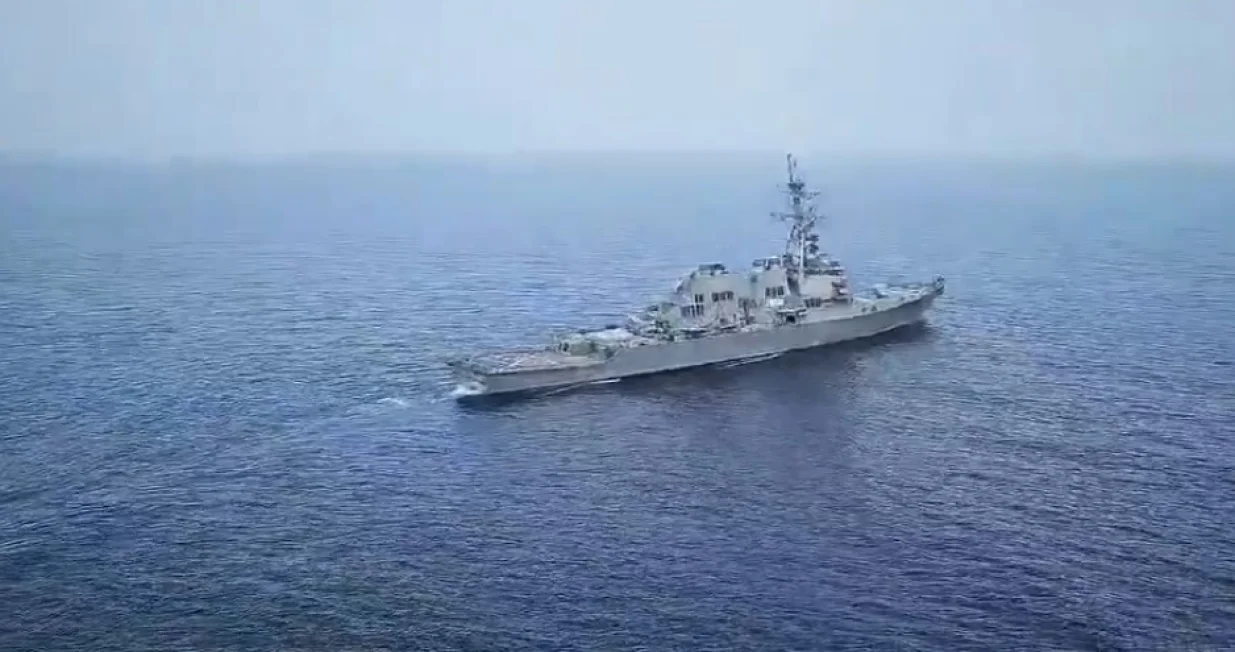 USS Fitzgerald, Omansko more, zamalo sukob /X