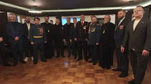 Učesnici humanitarne večere sa episkopom Stefanom i Davorom Savičićem/Telegram