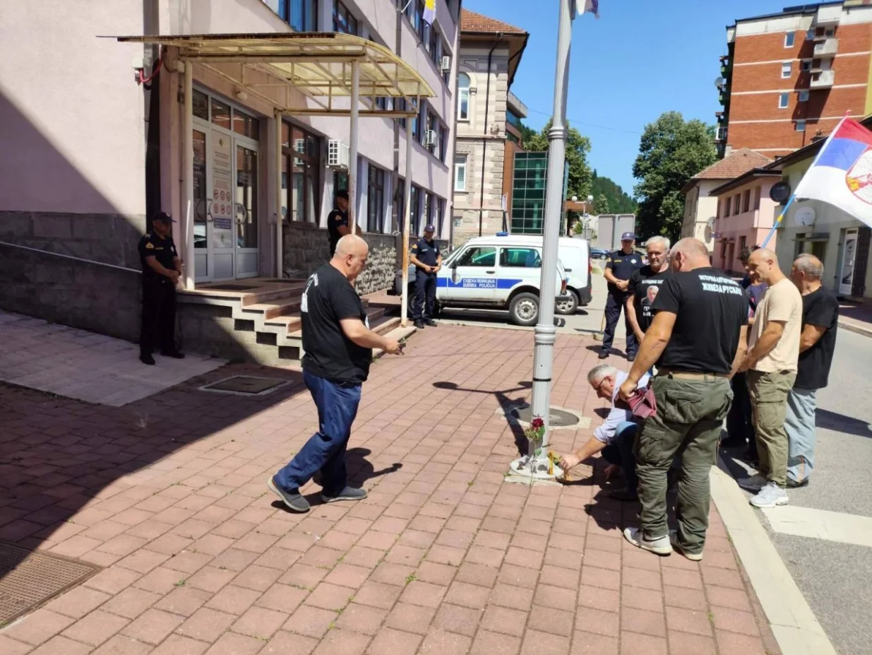 Skup na kome je bio Pavlović osiguravali su pripadnici entitetske policije Facebook/Facebook