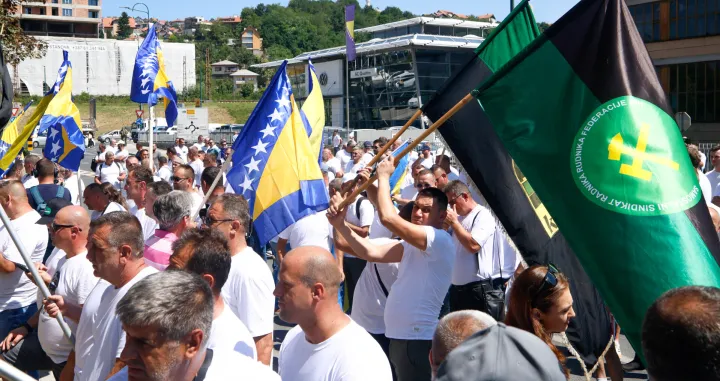 Protesti zeničkih rudara ispred Vlade FBiH/Damir Deljo