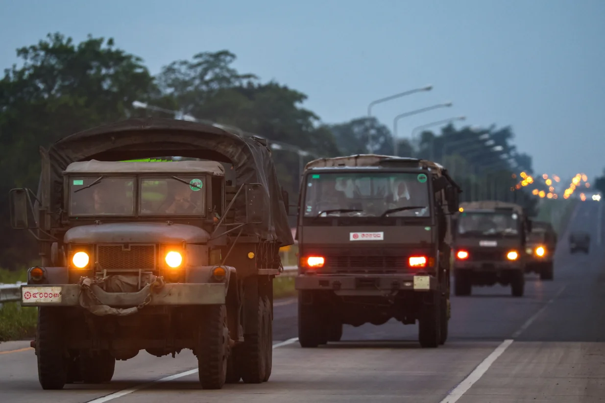 Army vehicles drive along a road in Buriram province, after Thailand scrambled an F-16 fighter jet to bomb targets in Cambodia following artillery volleys from both sides that killed civilians, Thailand, July 25, 2025. REUTERS/Athit Perawongmetha/Athit Perawongmetha