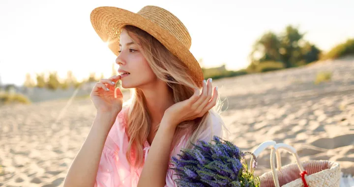 Djevojka na plaži//