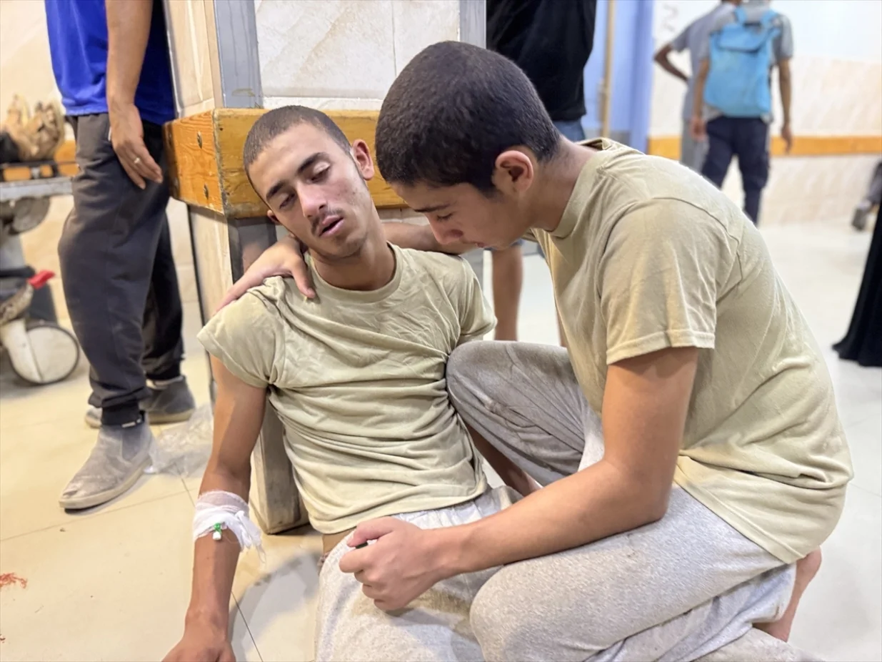 Izraelska vojska je u četvrtak pustila na slobodu deset palestinskih maloljetnika nakon što su ih skoro mjesec dana pritvorili u području za distribuciju pomoći al-Shakoush na sjeverozapadu Rafaha, području koje je prethodno označeno kao "siguran koridor" za humanitarnu pomoć na jugu Gaze/Abdallah F.s. Alattar