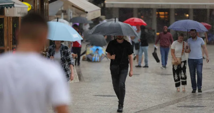 U Sarajevu pala dugoočekivana ki&scaron;a i donijela osvježenje/Senad Gubelić