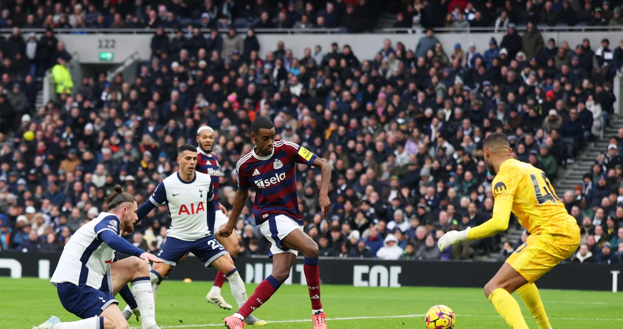 Alexander Isak postiže novi gol/FOTO: Premier League