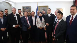 Denis Bećirović sa bh. dijasporom u Francuskoj, u Ambasadi BiH u Parizu//