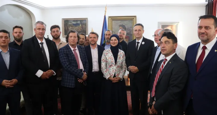 Denis Bećirović sa bh. dijasporom u Francuskoj, u Ambasadi BiH u Parizu//