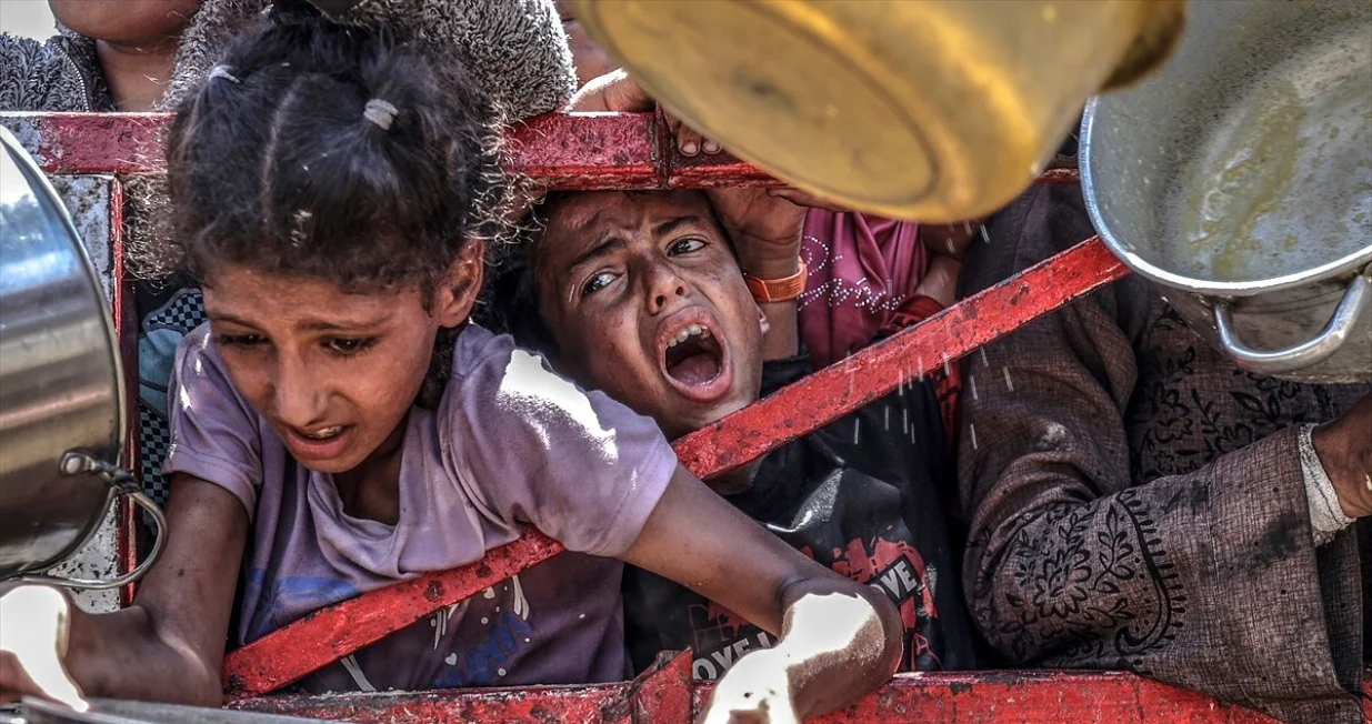 Humanitarna organizacija je 24. jula 2025. godine distribuirala hranu Palestincima koji se suočavaju s ozbiljnim poteškoćama u pristupu osnovnim potrepštinama zbog izraelske blokade i vojnih operacija u Pojasu Gaze/Ali Jadallah