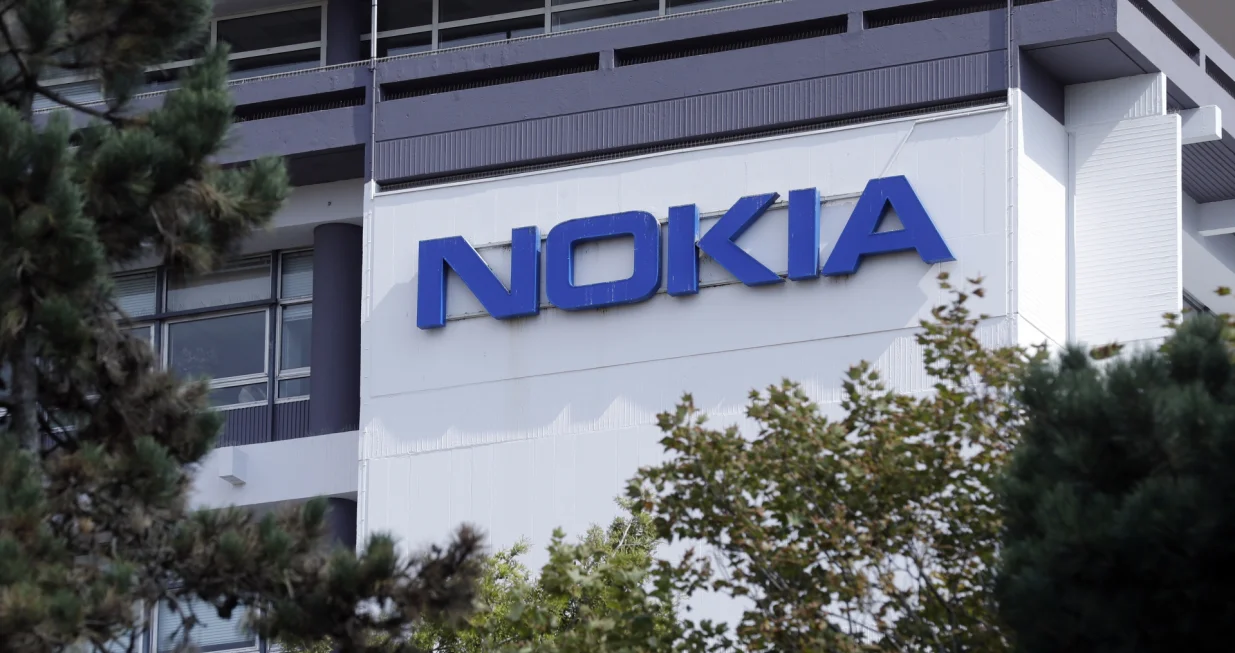 epa09078029 (FILE) - The Nokia logo is displayed on a building of the Nokia campus in Saclay, south of Paris, France, 07 September 2017 (reissued 16 March 2021). Nokia is to cut up to 10,000 jobs in the coming 2 years, the company announced. EPA/ETIENNE LAURENT *** Local Caption *** 56246701/Etienne Laurent