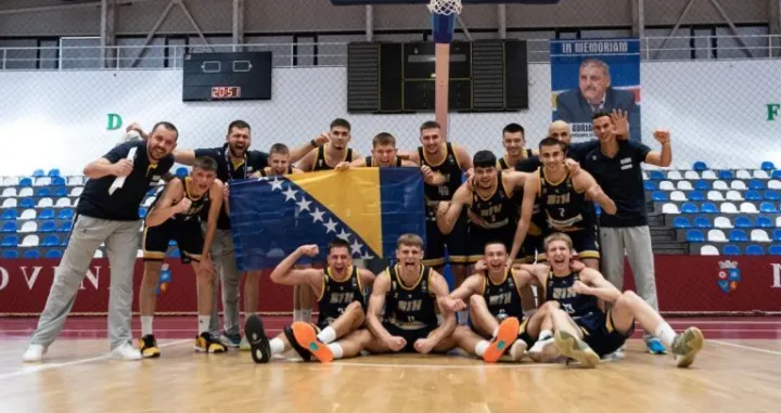 Juniori BiH - Island