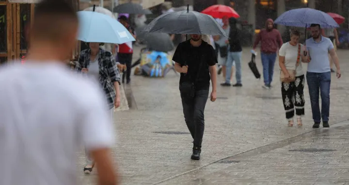 U Sarajevu pala dugoočekivana kiša i donijela osvježenje/Senad Gubelić