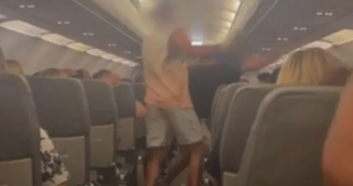 tuča, avion, ryanair, avion, putnici/Screenshot