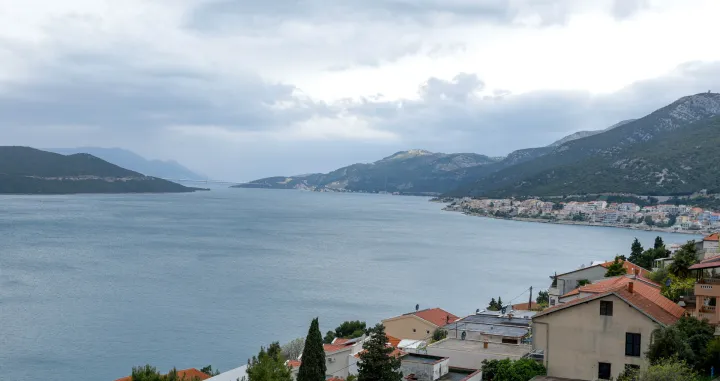 Neum prizori van sezone/Damir Deljo