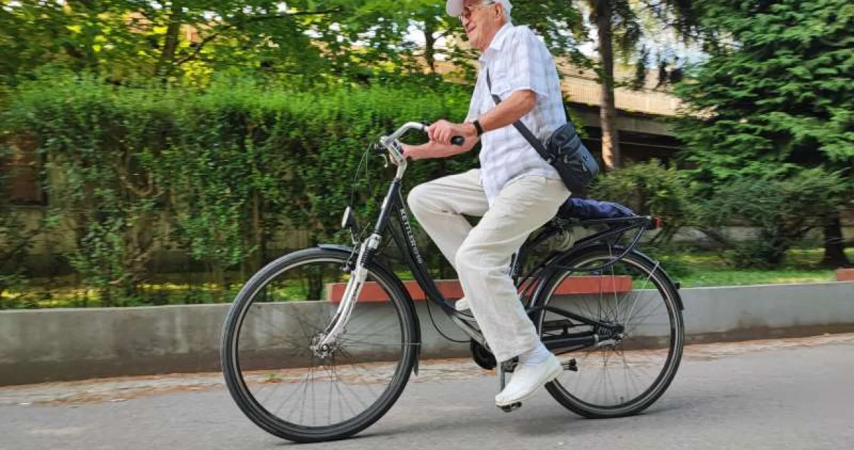 Goraždanin Bećir Alikadić i u 93. godini svakodnevno vozi bicikl/