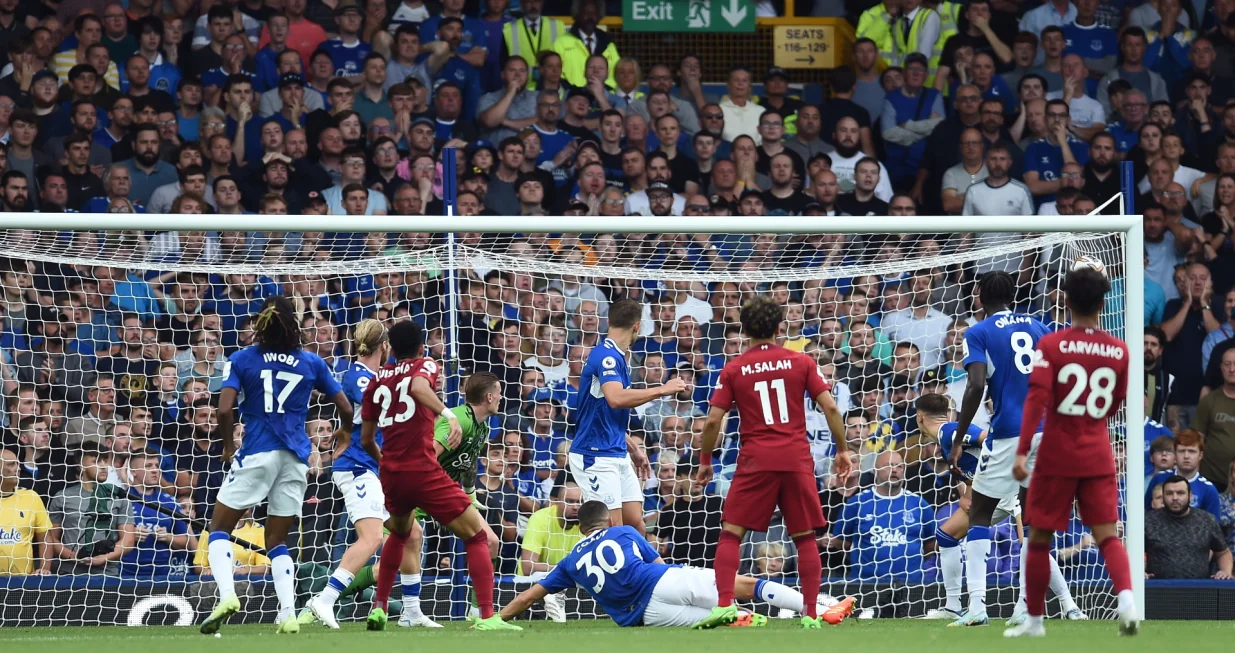 epa10156930 Luis Diaz (3-L) of Liverpool FC hits the goalpost during the English Premier League soccer match between Everton FC and Liverpool FC in Liverpool, Britain, 03 September 2022. EPA/PETER POWELL EDITORIAL USE ONLY. No use with unauthorized audio, video, data, fixture lists, club/league logos or 'live' services. Online in-match use limited to 120 images, no video emulation. No use in betting, games or single club/league/player publications