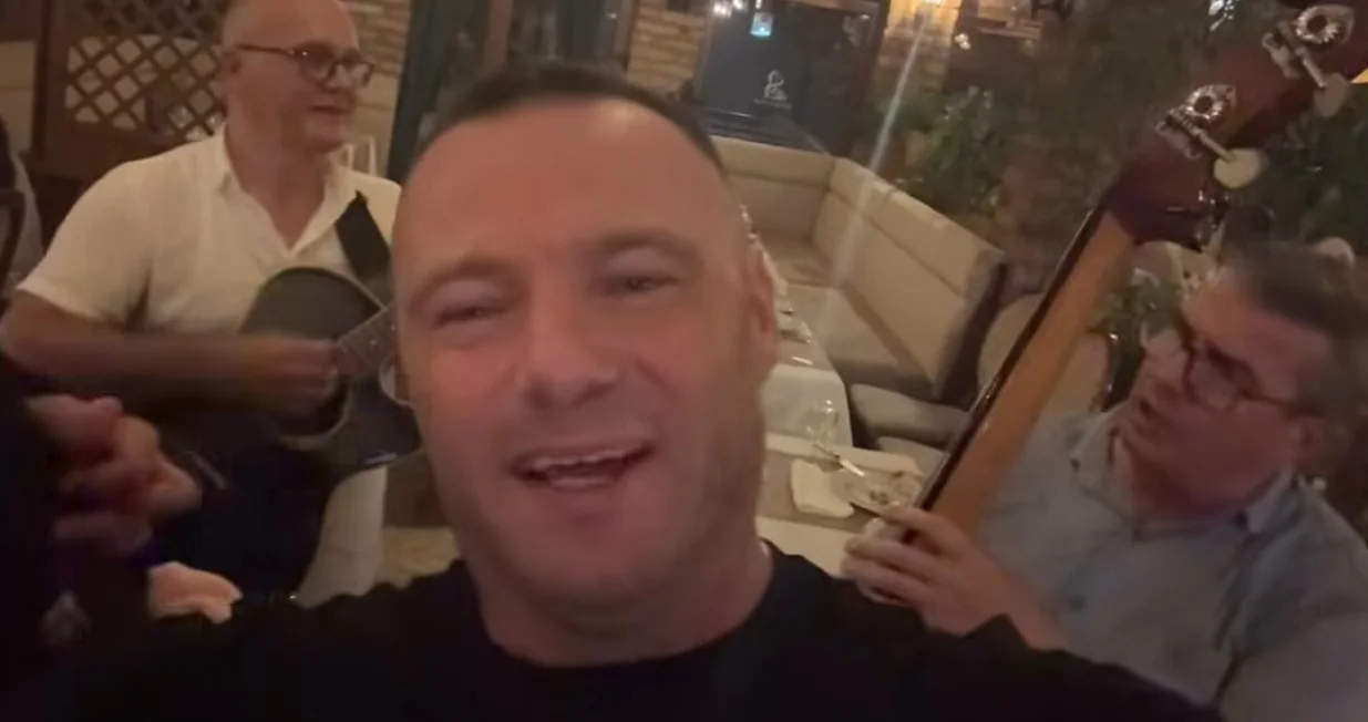 Aleksadar Vuković "pao u sevdah"/Screenshot/