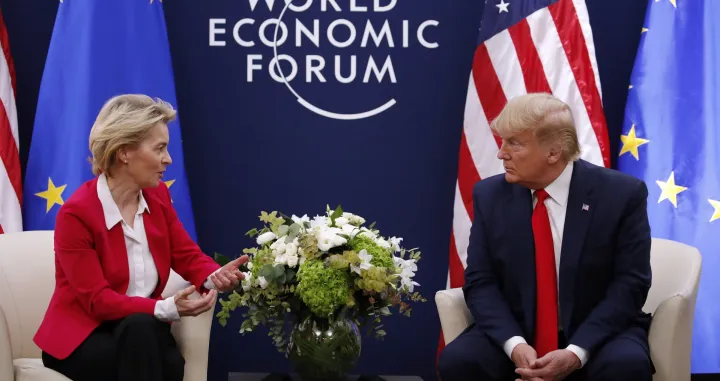 epa08148104 A handout photo made available by the EU Commission shows European Commission President Ursula von der Leyen (L) meeting US President Donald Trump during the annual meeting of the World Economic Forum 2020 in Davos, Switzerland, 21 January 2020. The meeting brings together entrepreneurs, scientists, corporate and political leaders in Davos from January 21 to 24. EPA/STEFAN WERMUTH HANDOUT HANDOUT EDITORIAL USE ONLY/NO SALES/Stefan Wermuth Handout